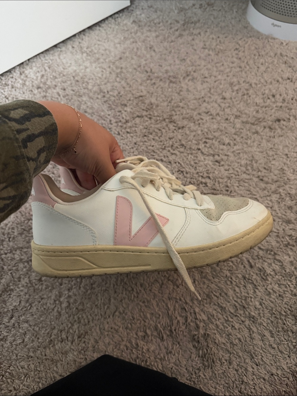 White and pink accent lace up Vejas